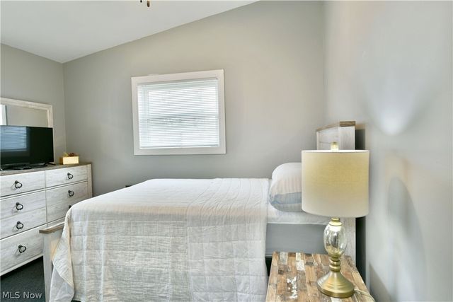 2401 Stewart Drive NW, Warren, OH 44485