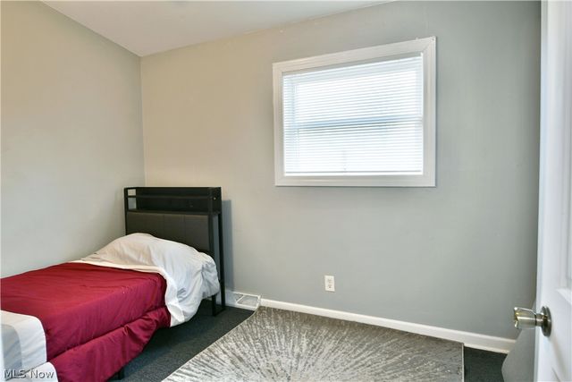 2401 Stewart Drive NW, Warren, OH 44485