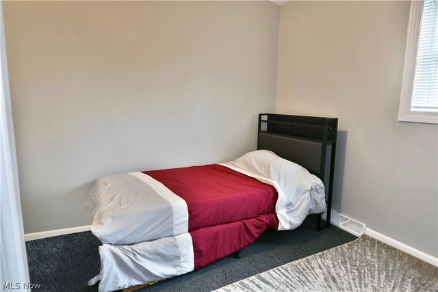 2401 Stewart Drive NW, Warren, OH 44485