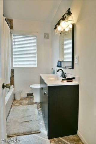 2401 Stewart Drive NW, Warren, OH 44485