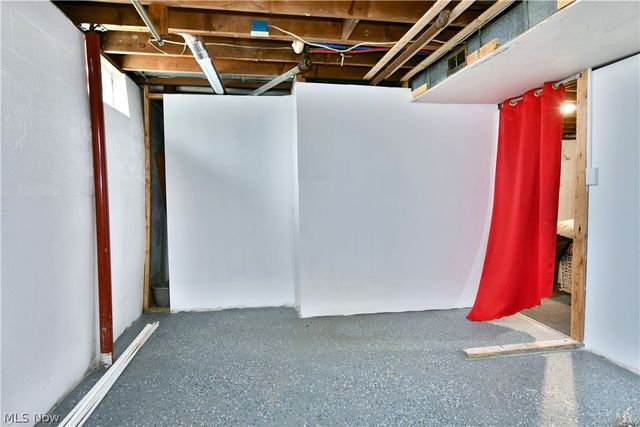 2401 Stewart Drive NW, Warren, OH 44485