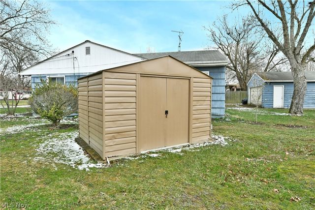 2401 Stewart Drive NW, Warren, OH 44485