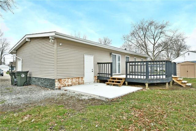 2401 Stewart Drive NW, Warren, OH 44485