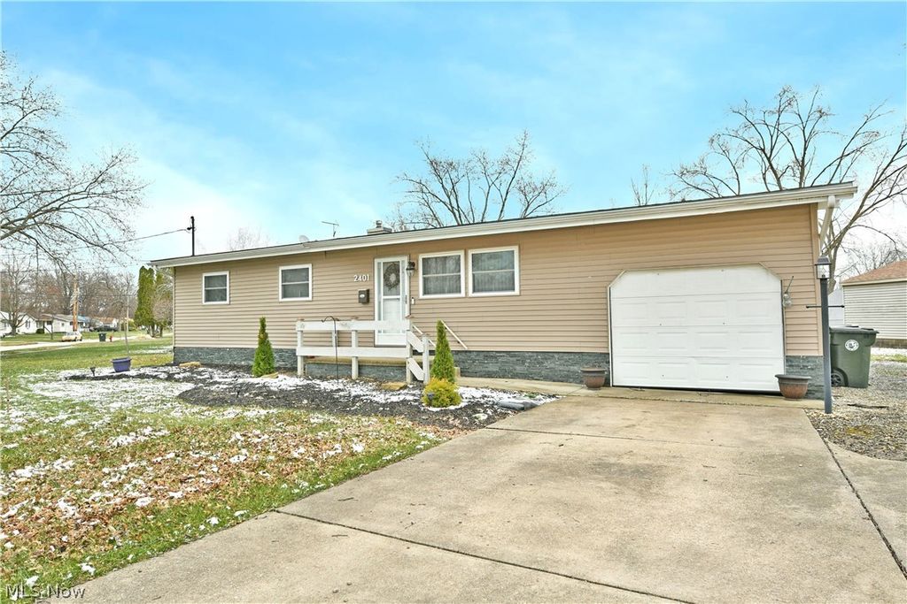 2401 Stewart Drive NW, Warren, OH 44485