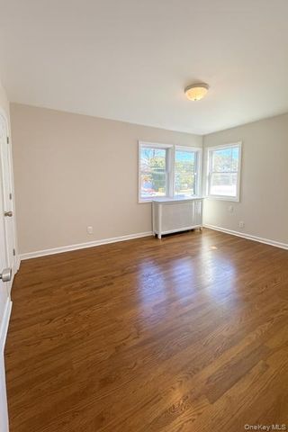 29 Avon Road, Hewlett, NY 11557