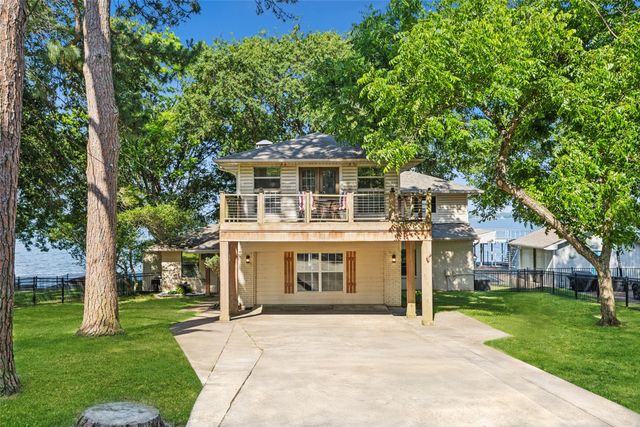 142 Peninsula Point Terrace, Mabank, TX 75156