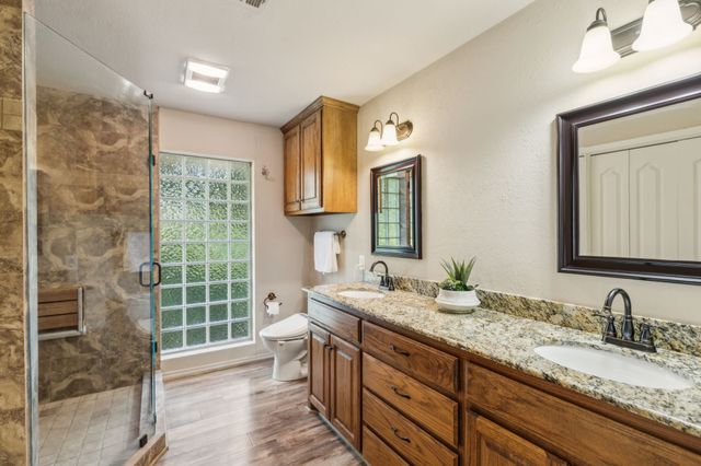 142 Peninsula Point Terrace, Mabank, TX 75156