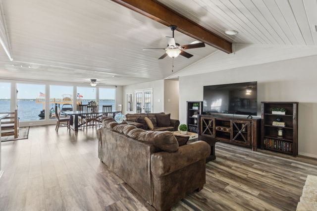 142 Peninsula Point Terrace, Mabank, TX 75156