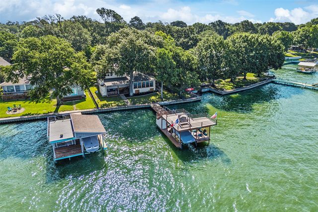 142 Peninsula Point Terrace, Mabank, TX 75156