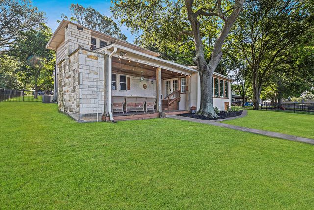 142 Peninsula Point Terrace, Mabank, TX 75156