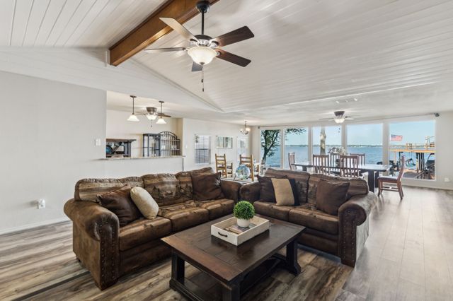 142 Peninsula Point Terrace, Mabank, TX 75156