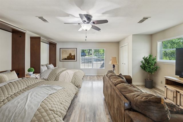 142 Peninsula Point Terrace, Mabank, TX 75156