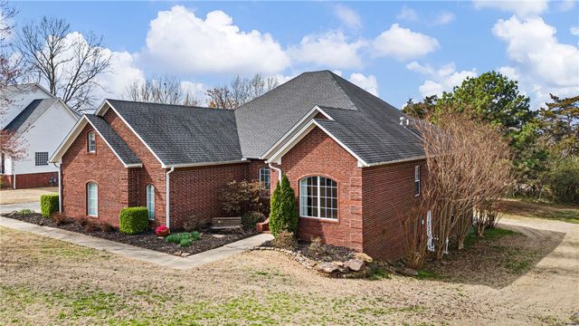 307 Autumnwood Drive, Russellville, AR 72802