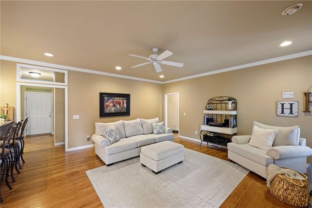 307 Autumnwood Drive, Russellville, AR 72802