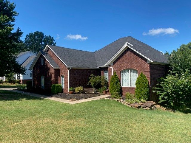 307 Autumnwood Drive, Russellville, AR 72802