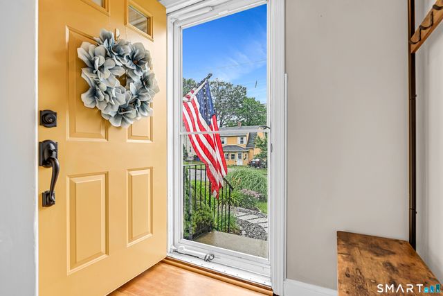 33 Edgemere Avenue, West Hartford, CT 06110