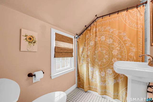 33 Edgemere Avenue, West Hartford, CT 06110