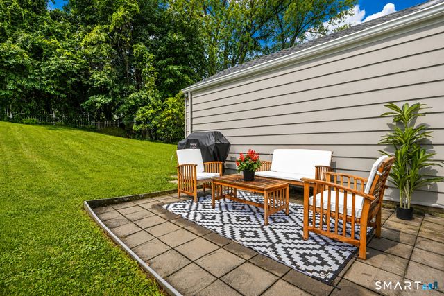 33 Edgemere Avenue, West Hartford, CT 06110