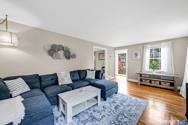 33 Edgemere Avenue, West Hartford, CT 06110