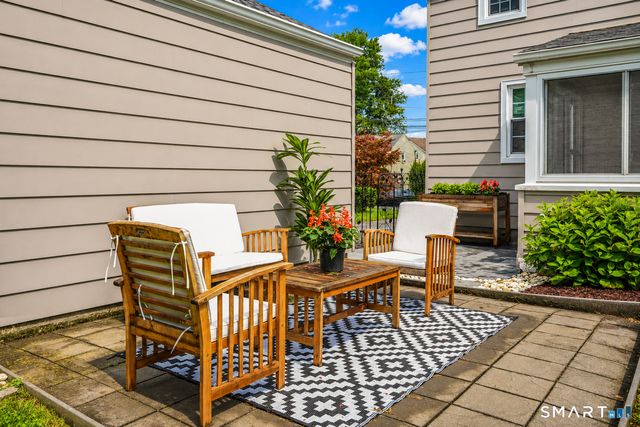 33 Edgemere Avenue, West Hartford, CT 06110