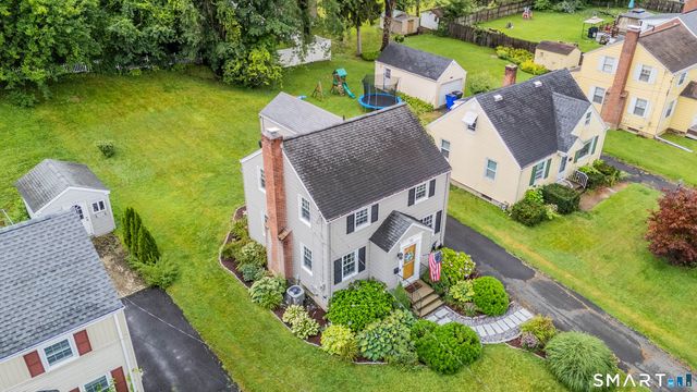 33 Edgemere Avenue, West Hartford, CT 06110
