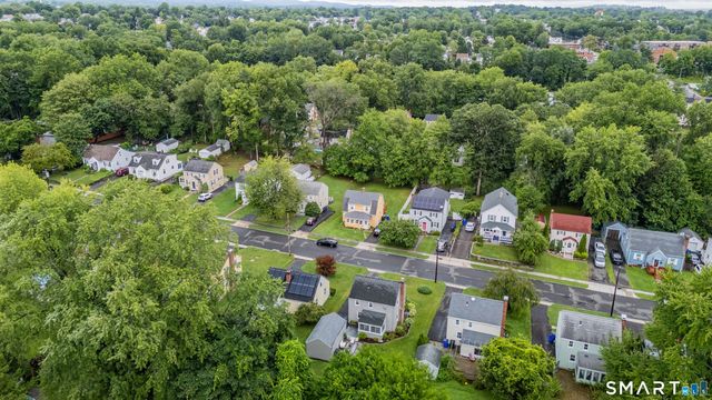 33 Edgemere Avenue, West Hartford, CT 06110