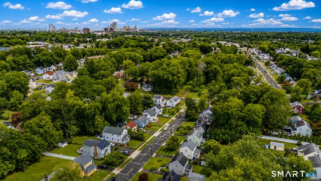 33 Edgemere Avenue, West Hartford, CT 06110