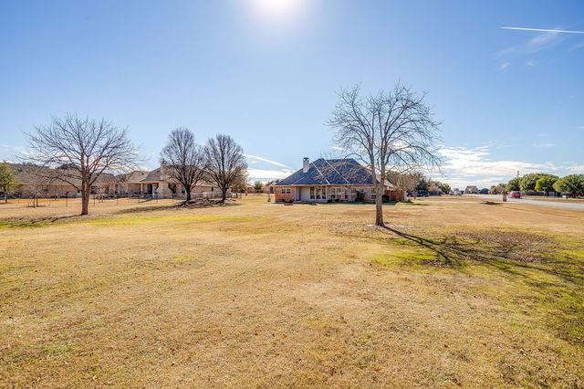 2300 E Emerald Bend, Granbury, TX 76049