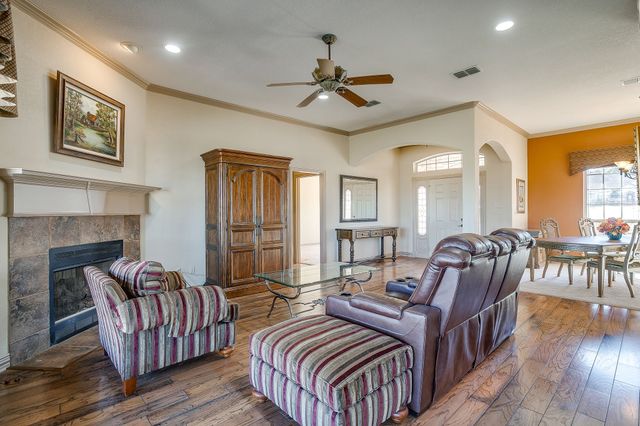 2300 E Emerald Bend, Granbury, TX 76049