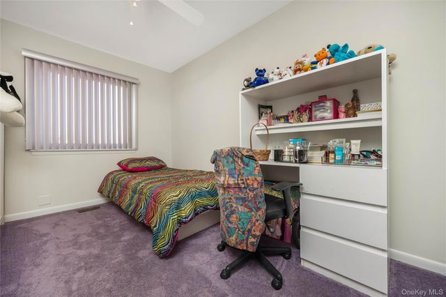 82 COTTONWOOD CT. 82, Wantagh, NY 11793