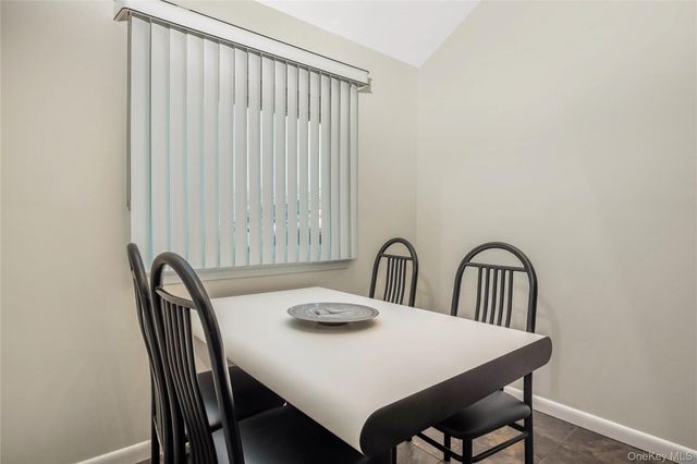 82 COTTONWOOD CT. 82, Wantagh, NY 11793
