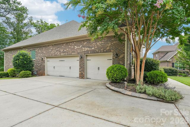 16521 Governors Club Court, Charlotte, NC 28278