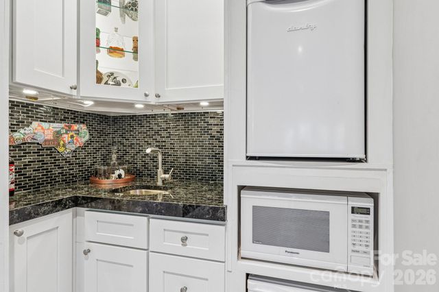 16521 Governors Club Court, Charlotte, NC 28278
