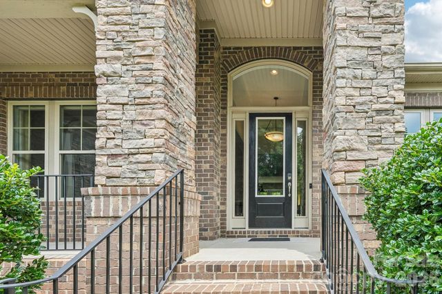 16521 Governors Club Court, Charlotte, NC 28278