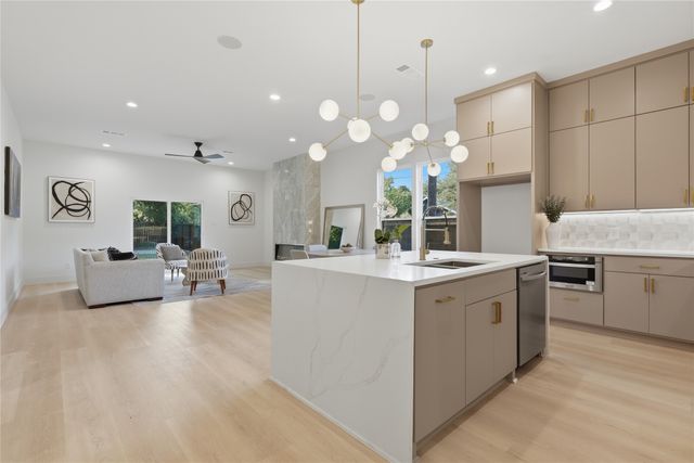 2329 Stoneman Street, Dallas, TX 75215