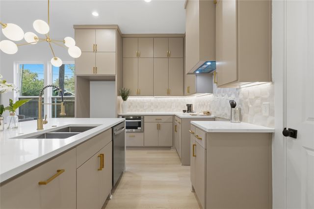 2329 Stoneman Street, Dallas, TX 75215