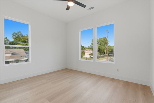 2329 Stoneman Street, Dallas, TX 75215