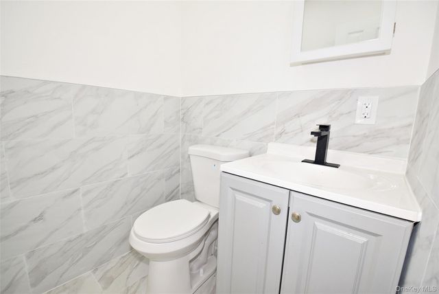 240 Columbus Parkway, Mineola, NY 11501