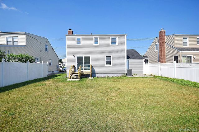 240 Columbus Parkway, Mineola, NY 11501