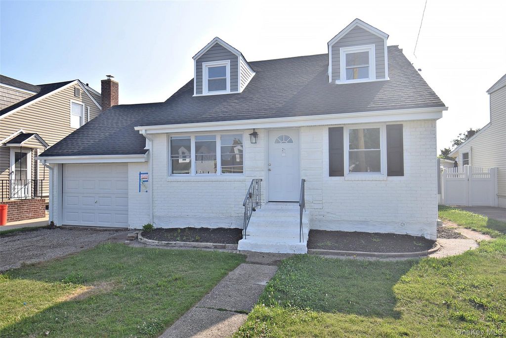240 Columbus Parkway, Mineola, NY 11501