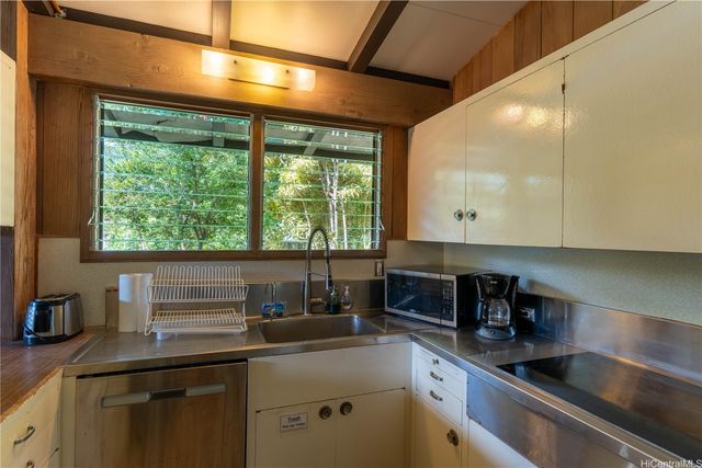 41-1025 Nenue Street, Waimanalo, HI 96795