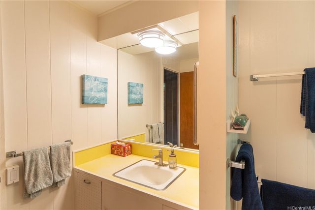 41-1025 Nenue Street, Waimanalo, HI 96795
