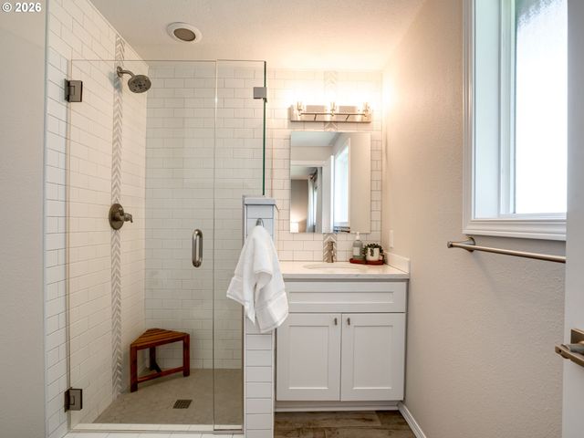 4667 Nw TUMALO Ct, Portland, OR 97229