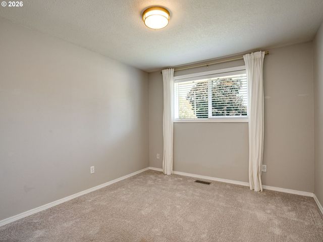 4667 Nw TUMALO Ct, Portland, OR 97229
