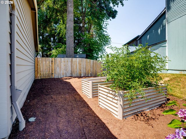 4667 Nw TUMALO Ct, Portland, OR 97229