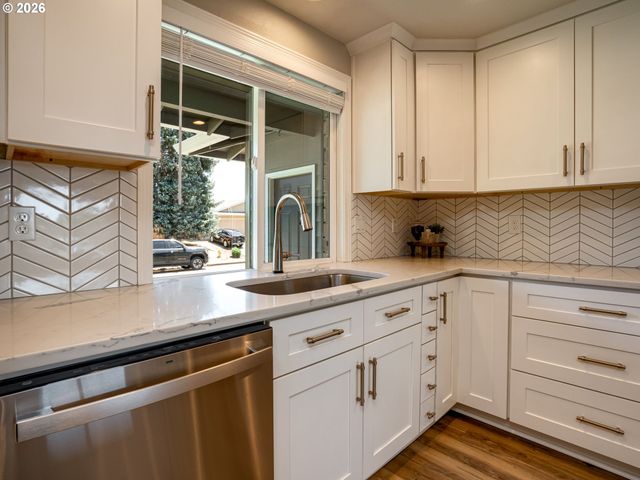 4667 Nw TUMALO Ct, Portland, OR 97229