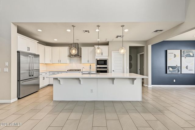 8930 W VERMONT Avenue, Glendale, AZ 85305