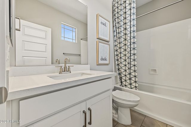 8930 W VERMONT Avenue, Glendale, AZ 85305