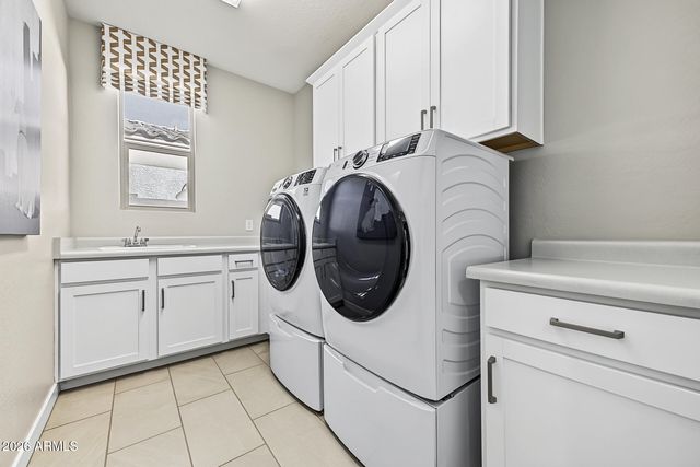 8930 W VERMONT Avenue, Glendale, AZ 85305