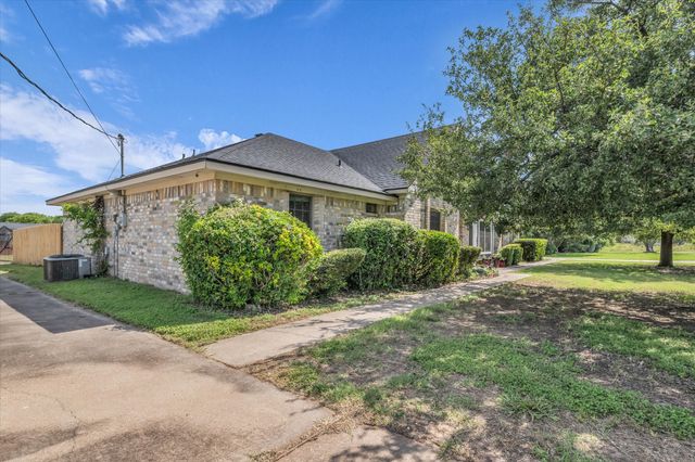 840 Harris Creek Road, Mcgregor, TX 76657